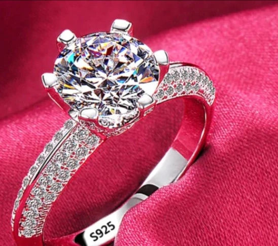 18K White Gold Ring