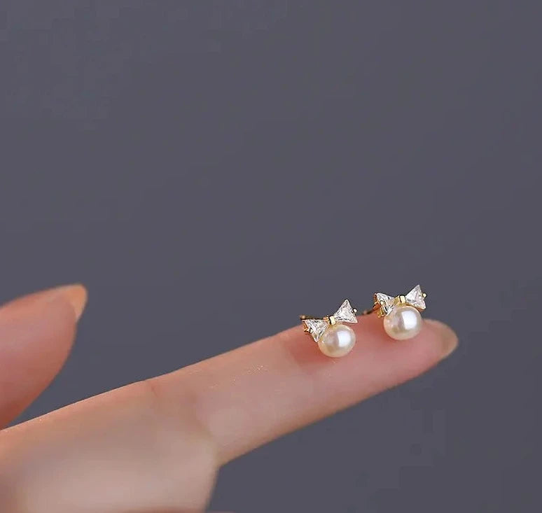 Pearl Bow Sweet Stud Earrings