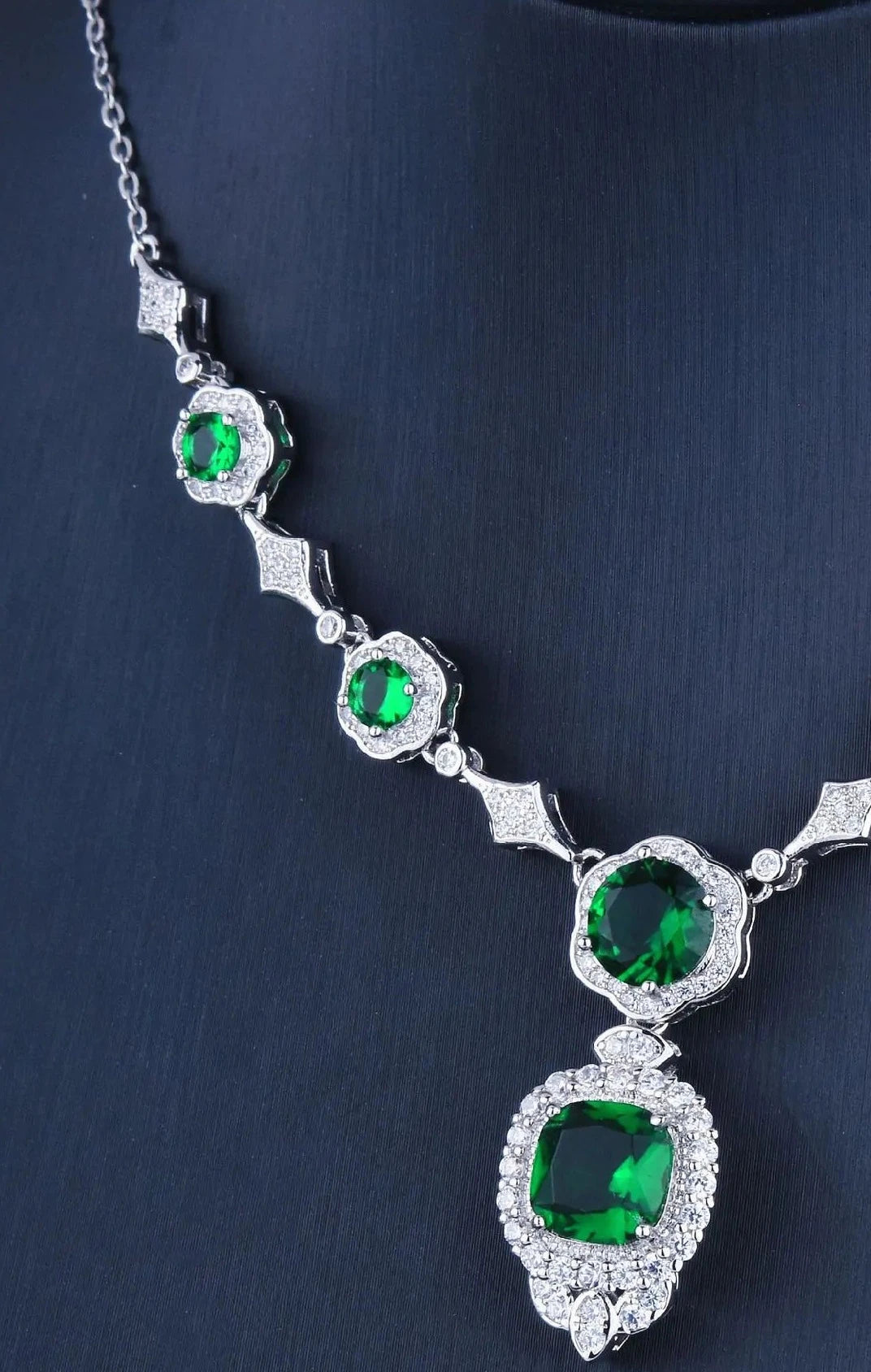 White Gold Emerald Necklace